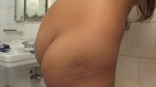 Brasileira gostosa cagando no banheiro, ScatKings.com Scat Porn 3 ScatKings.com Scat Porn